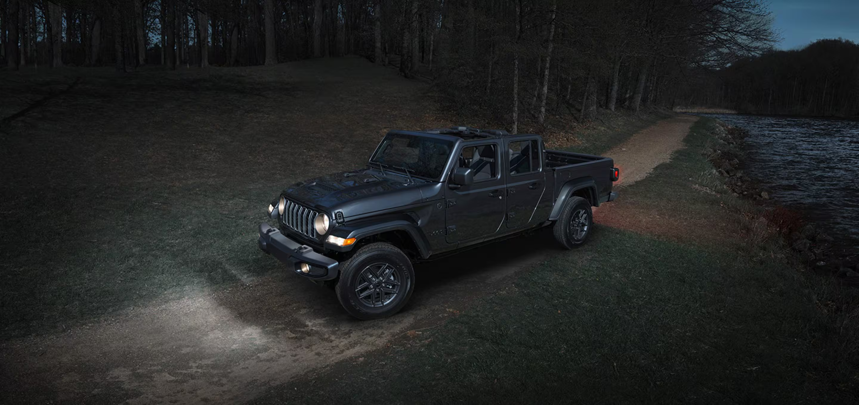 2027 Jeep Gladiator Sport S vs. Sahara: Which Trim Fits Kansas City Drivers Best?